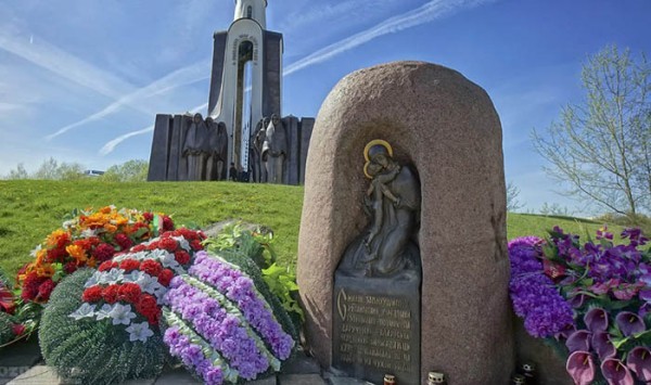 Остров Слез (Мужества и Скорби) Минск. История, фото